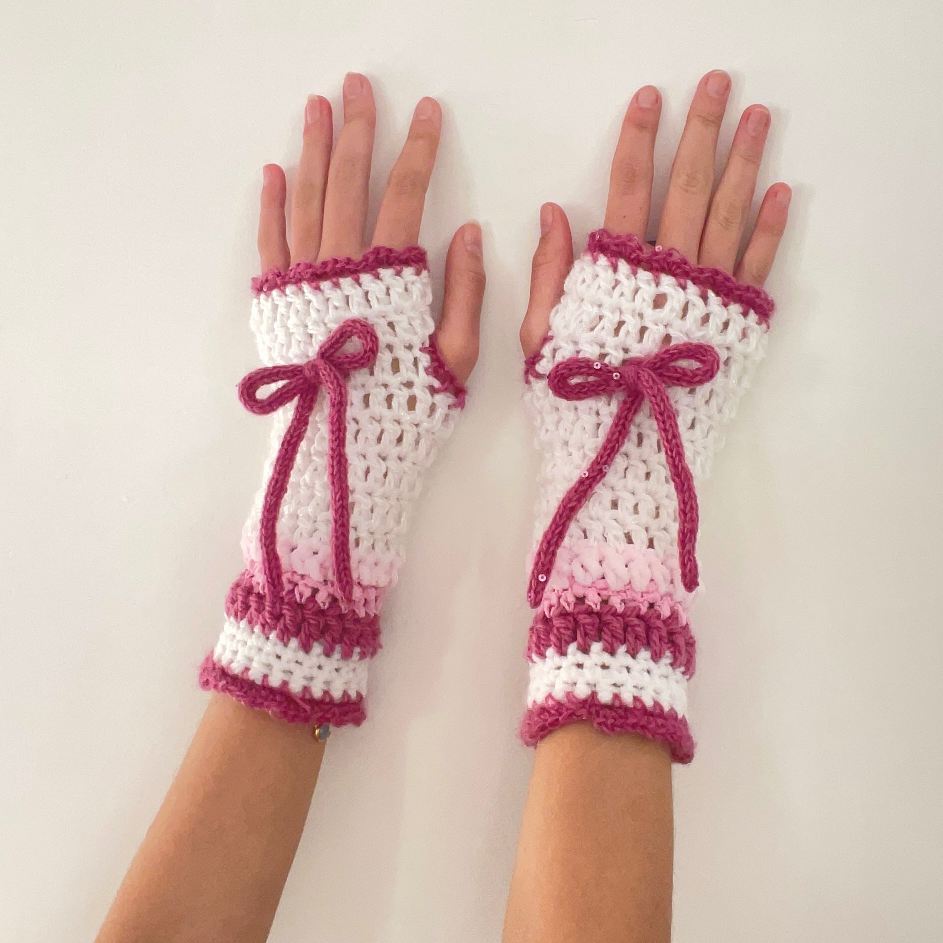 crochet fingerless gloves (pink and white)